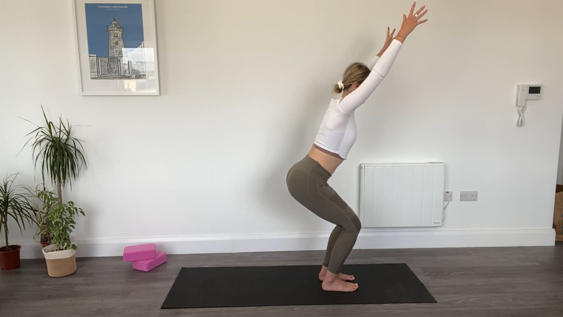 Dynamic yoga flow – 25 mins