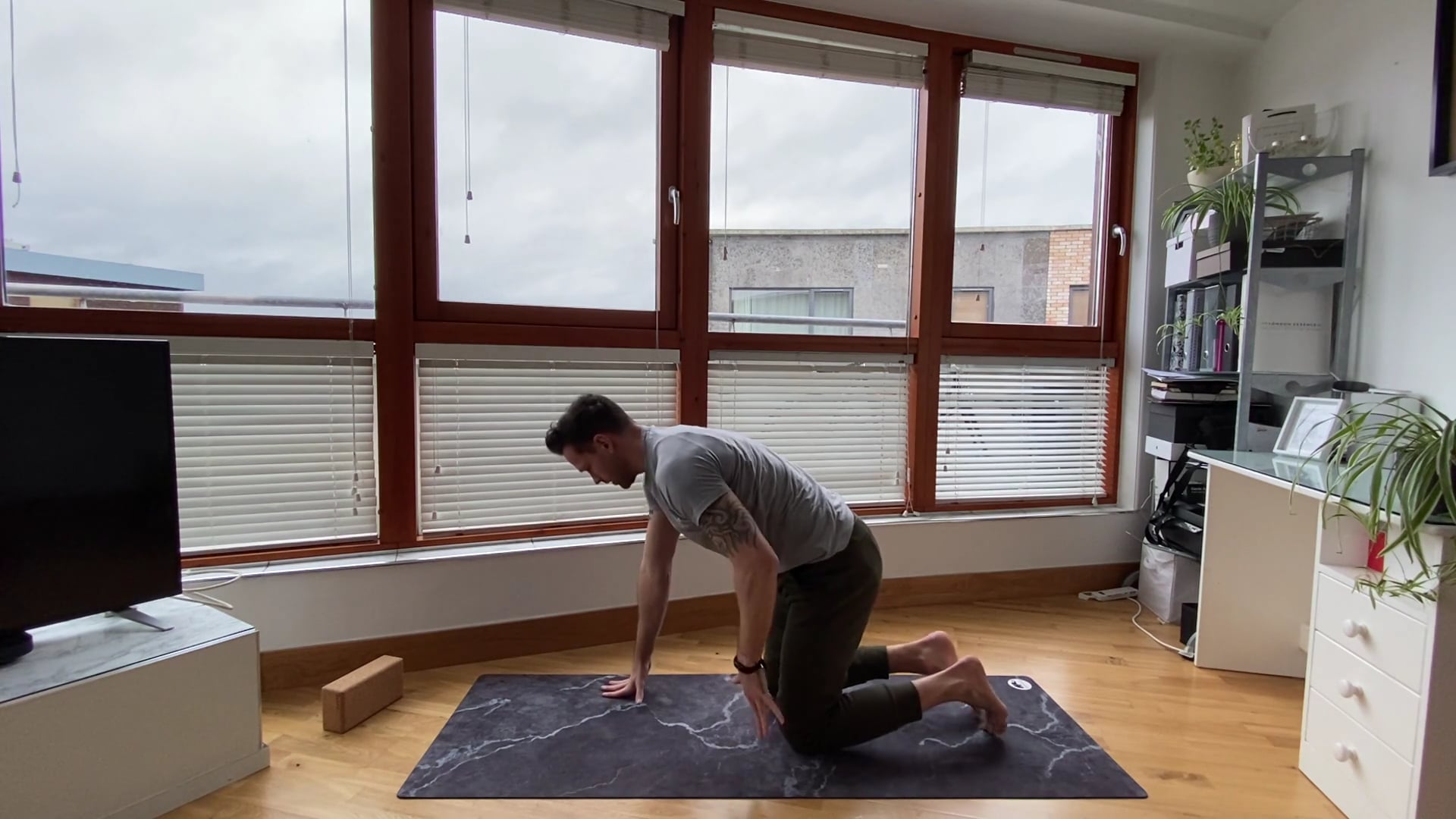 Yoga Flow for Hamstrings – 30 mins